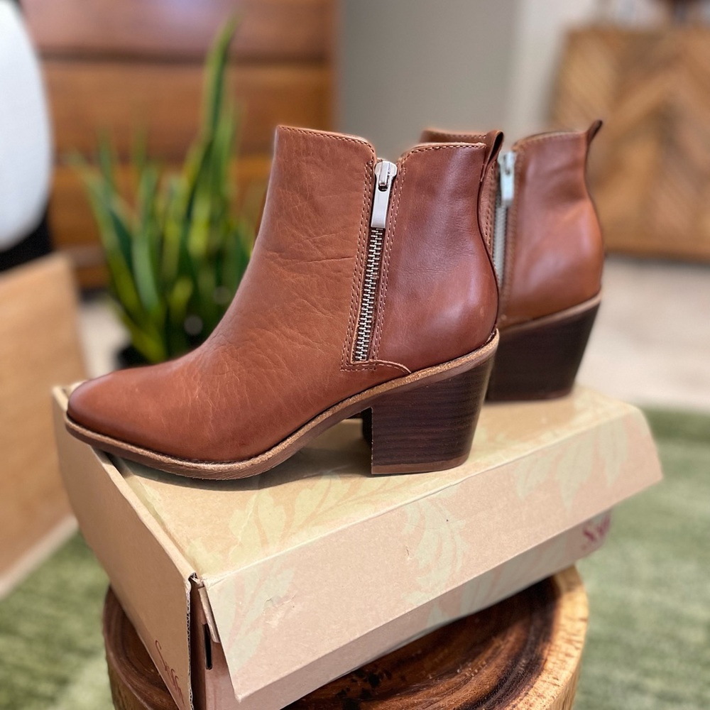 NWT Sofft Canelli block heel boots 7 & 7.5 ****read